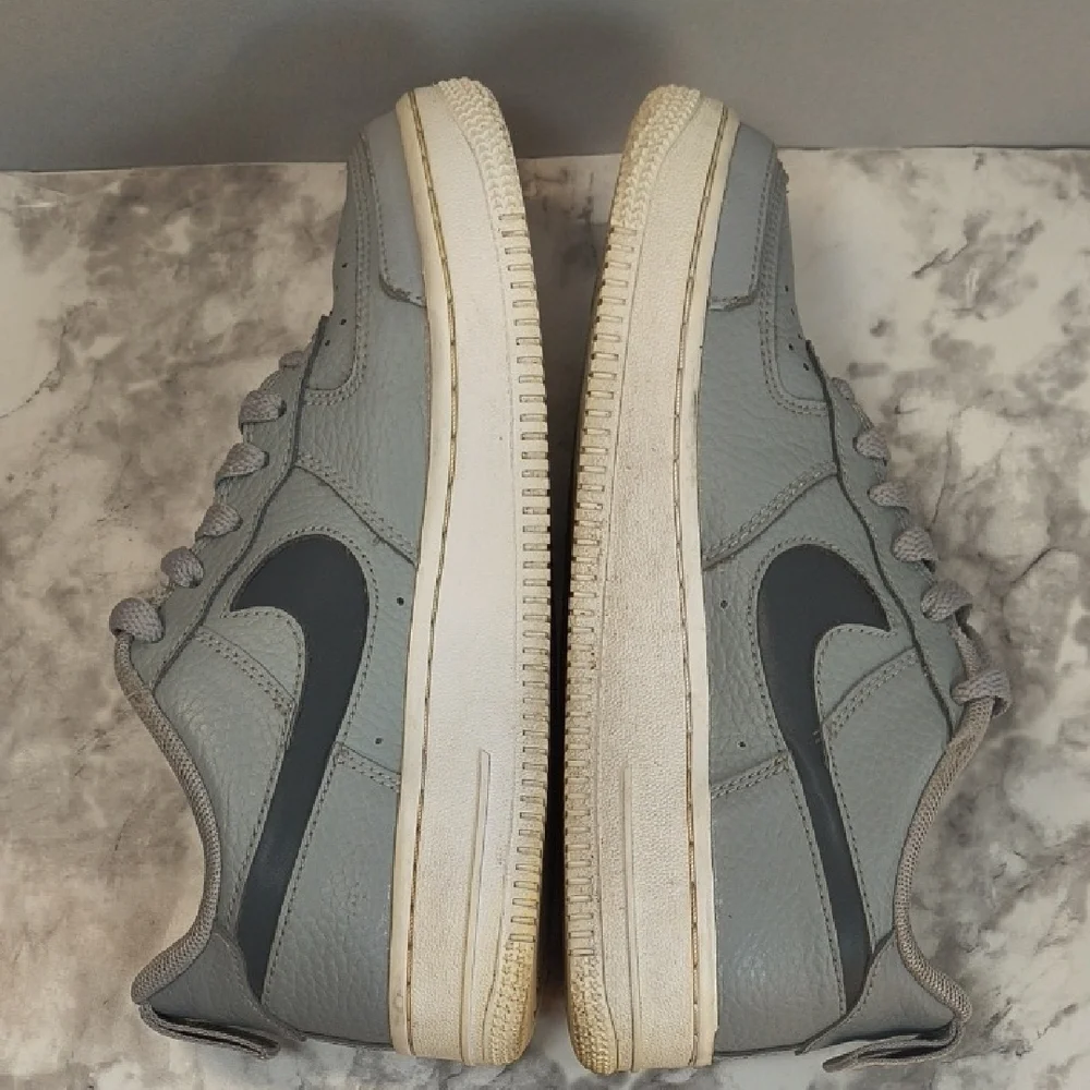 Nike Air Force 1 Low GS Light Smoke Gray Sneakers Size 4.5Y